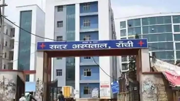 सदर अस्पताल में मरीजों को न केवल दवाइयां, बल्कि जरूरी प्लेटलेट्स भी बाहर से मंगवाने पड़ते हैं।