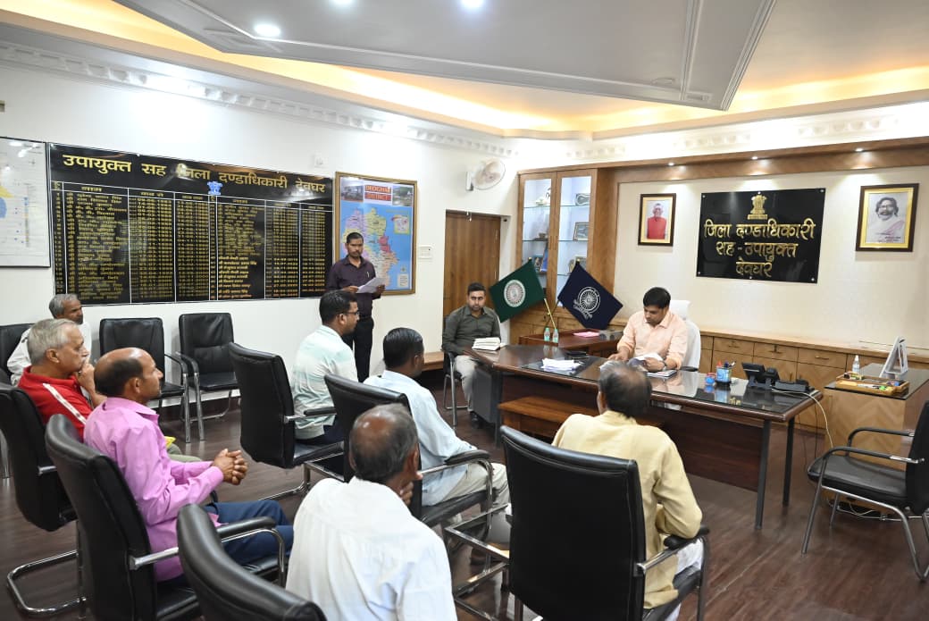 आयुक्त की अध्यक्षता में जनता दरबार का आयोजन किया गयाए जहां उनहोंने सम्बंधित अधिकारियो को त्वरित करवाई करने के निर्देश दिए
